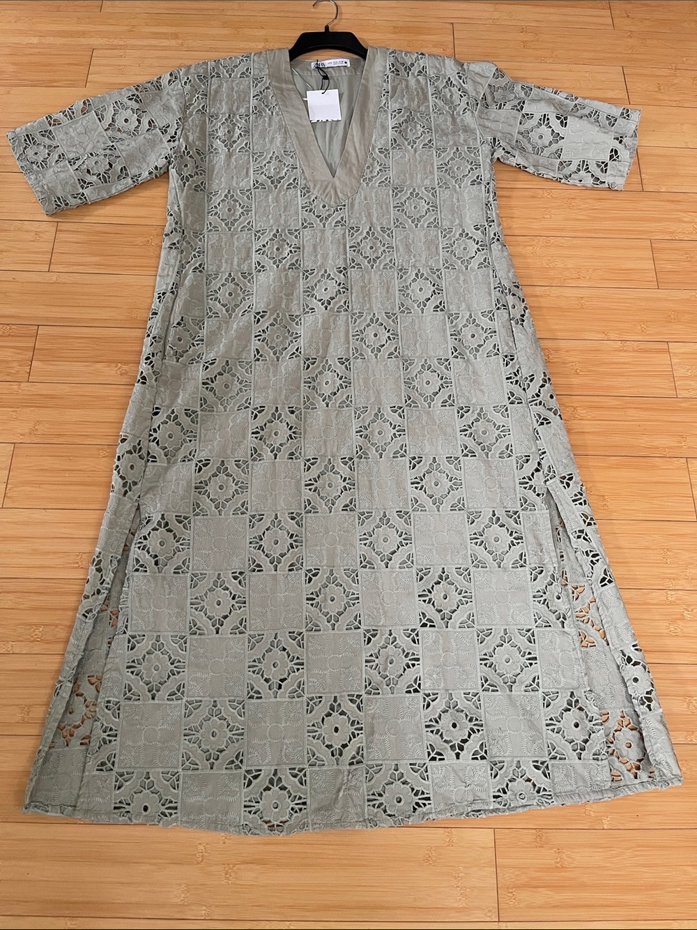 Women's NWT Zara embroidered Lined V-Neck Embroidered Dress Pockets Sage Green M
